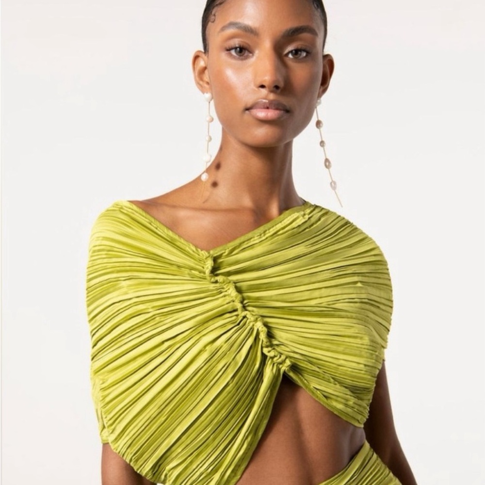 Vibrant Green Pleated Junipar - Picture 5 of 5
